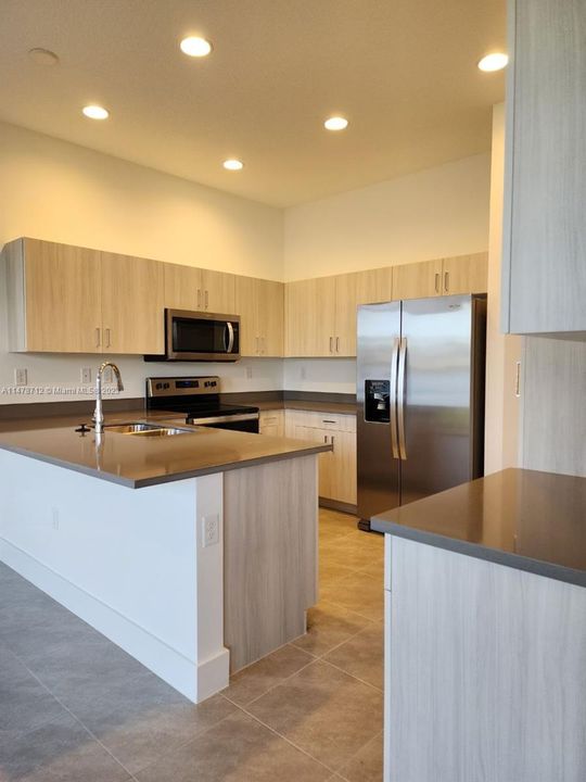 最近租的: $2,600 (3 贝兹, 2 浴室, 0 平方英尺)