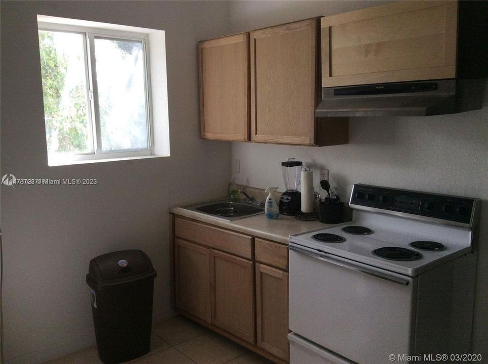 For Sale: $165,000 (1 beds, 1 baths, 465 Square Feet)