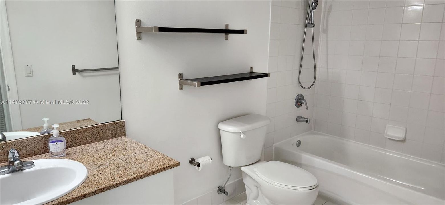 Recently Rented: $2,000 (1 beds, 1 baths, 736 Square Feet)