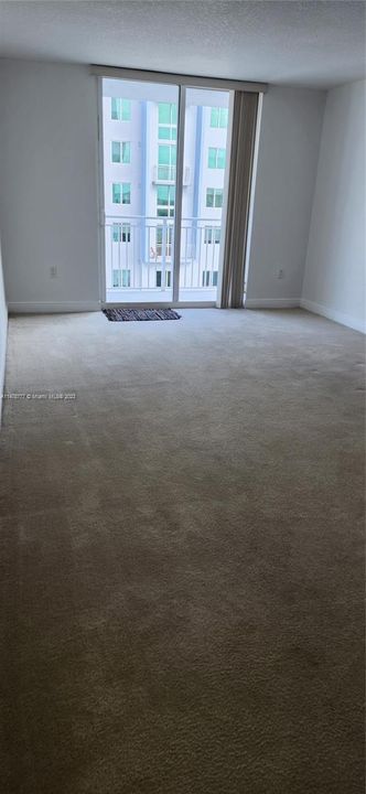 Recently Rented: $2,000 (1 beds, 1 baths, 736 Square Feet)