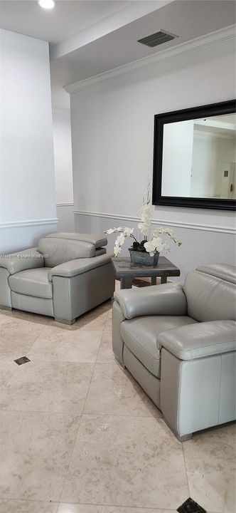 Recently Rented: $2,000 (1 beds, 1 baths, 736 Square Feet)