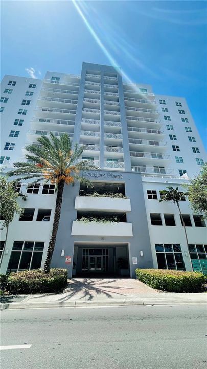 Recently Rented: $2,000 (1 beds, 1 baths, 736 Square Feet)