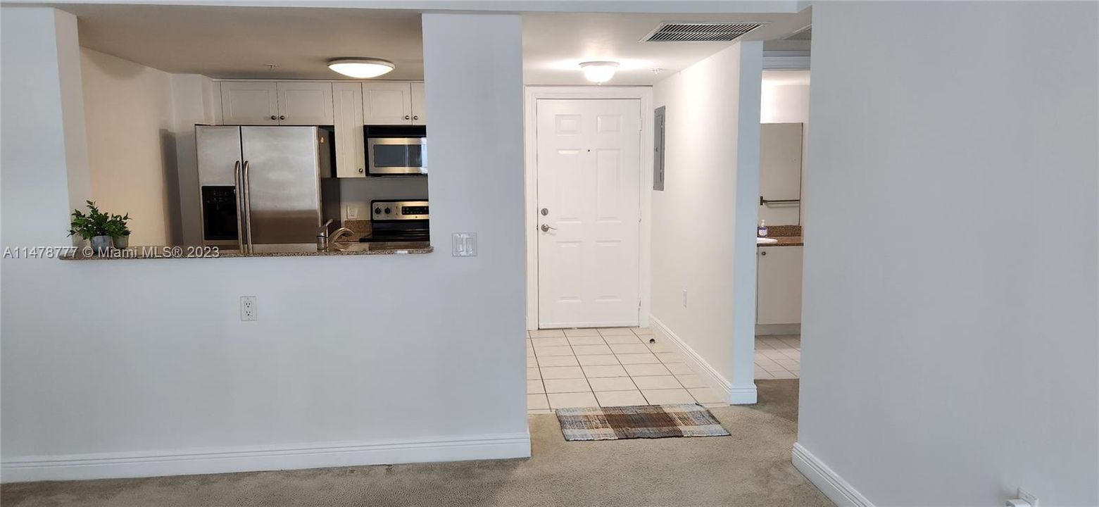 Recently Rented: $2,000 (1 beds, 1 baths, 736 Square Feet)