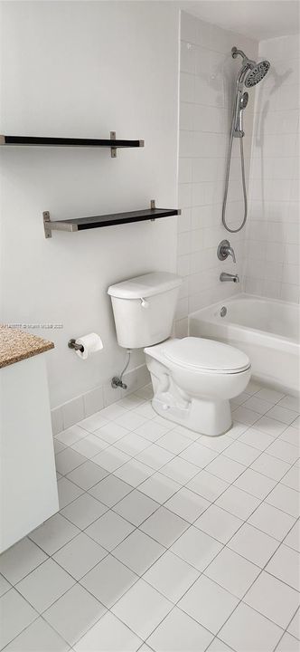 Recently Rented: $2,000 (1 beds, 1 baths, 736 Square Feet)