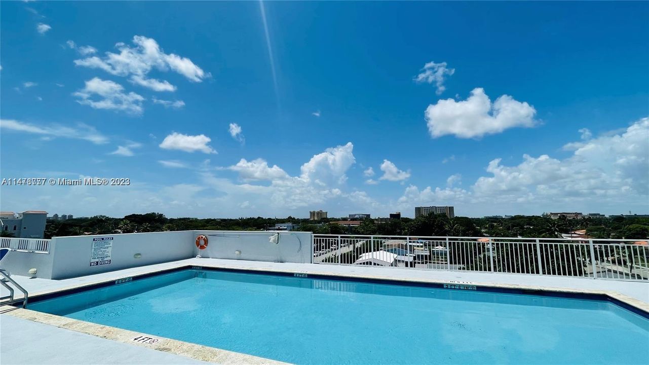 Recently Rented: $2,000 (1 beds, 1 baths, 736 Square Feet)