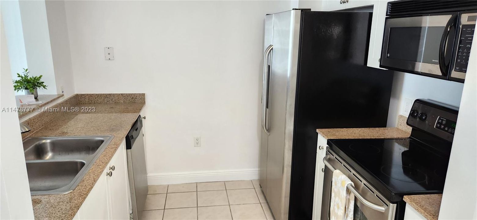 Recently Rented: $2,000 (1 beds, 1 baths, 736 Square Feet)