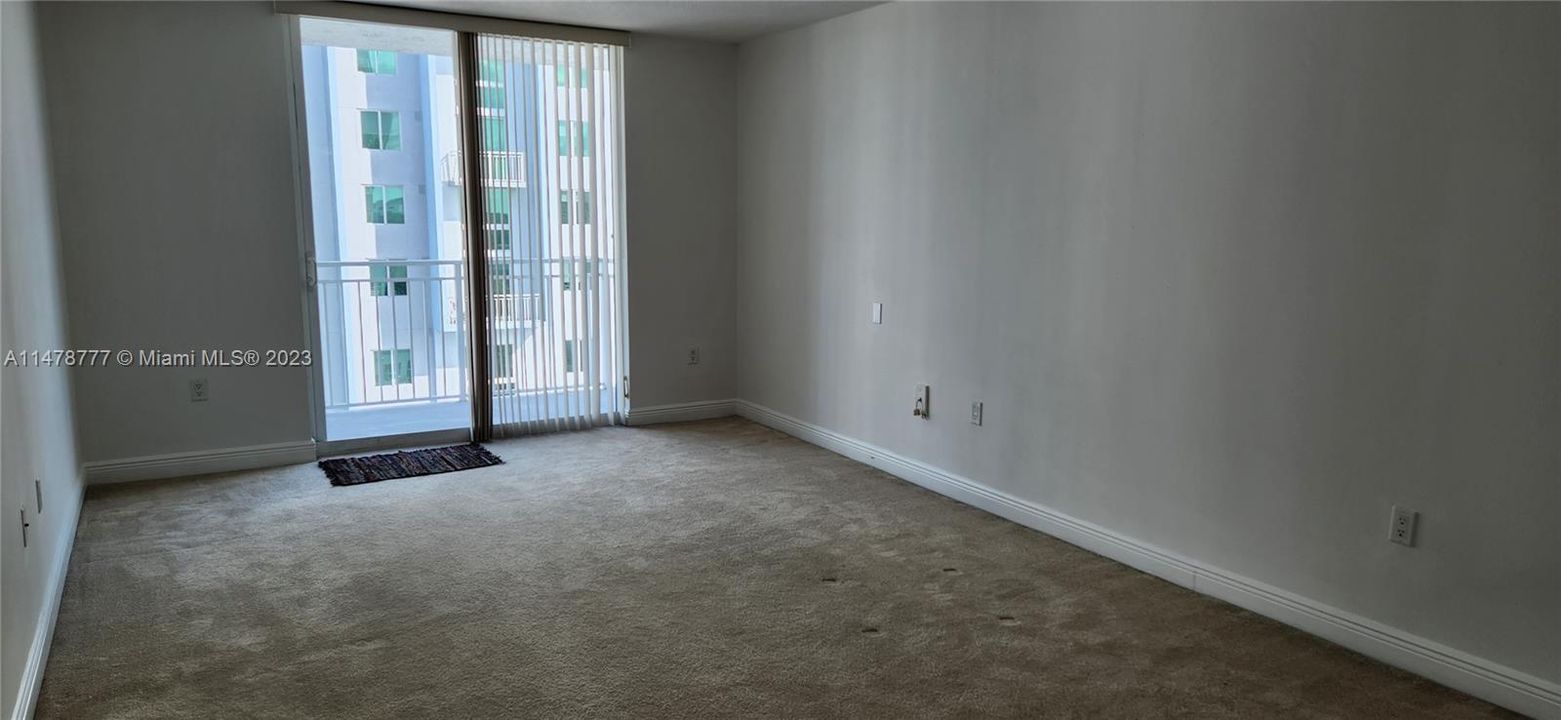Recently Rented: $2,000 (1 beds, 1 baths, 736 Square Feet)