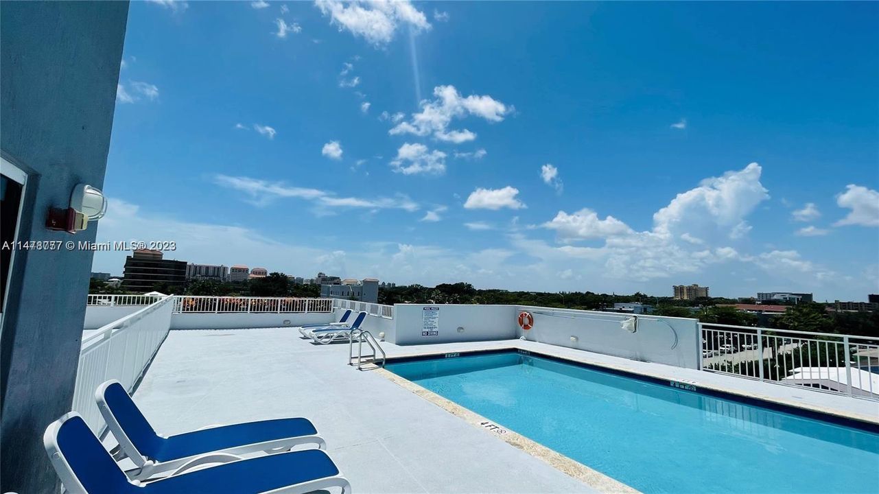 Recently Rented: $2,000 (1 beds, 1 baths, 736 Square Feet)