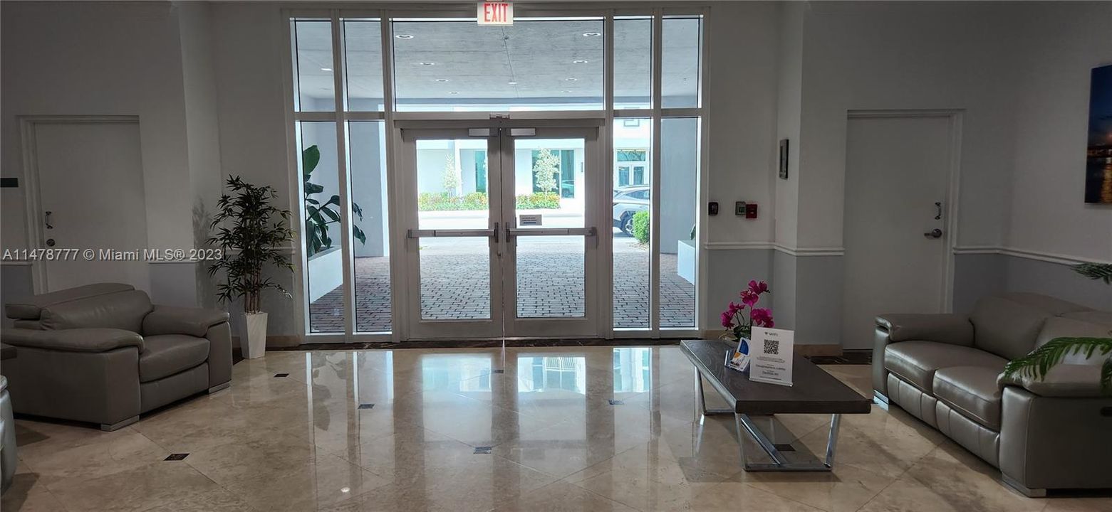 Recently Rented: $2,000 (1 beds, 1 baths, 736 Square Feet)