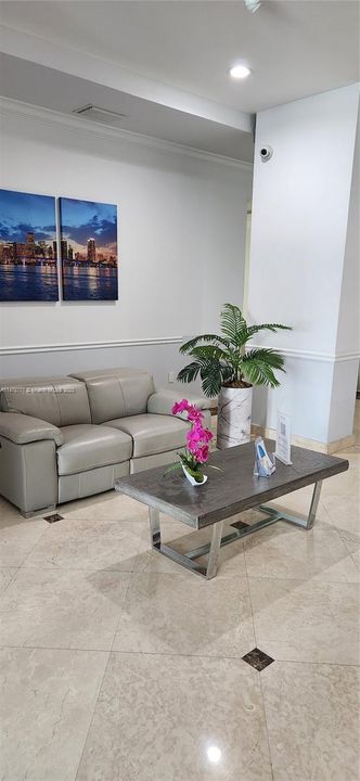 Recently Rented: $2,000 (1 beds, 1 baths, 736 Square Feet)