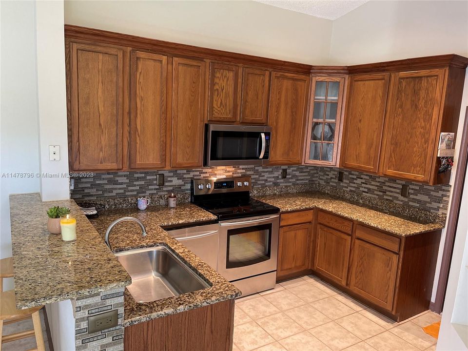 Recently Sold: $645,000 (3 beds, 2 baths, 1420 Square Feet)