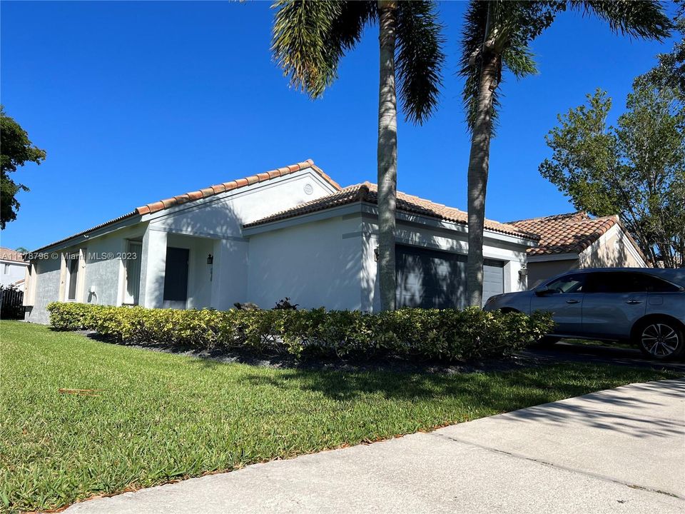 Recently Sold: $645,000 (3 beds, 2 baths, 1420 Square Feet)