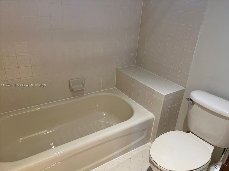 Recently Sold: $645,000 (3 beds, 2 baths, 1420 Square Feet)