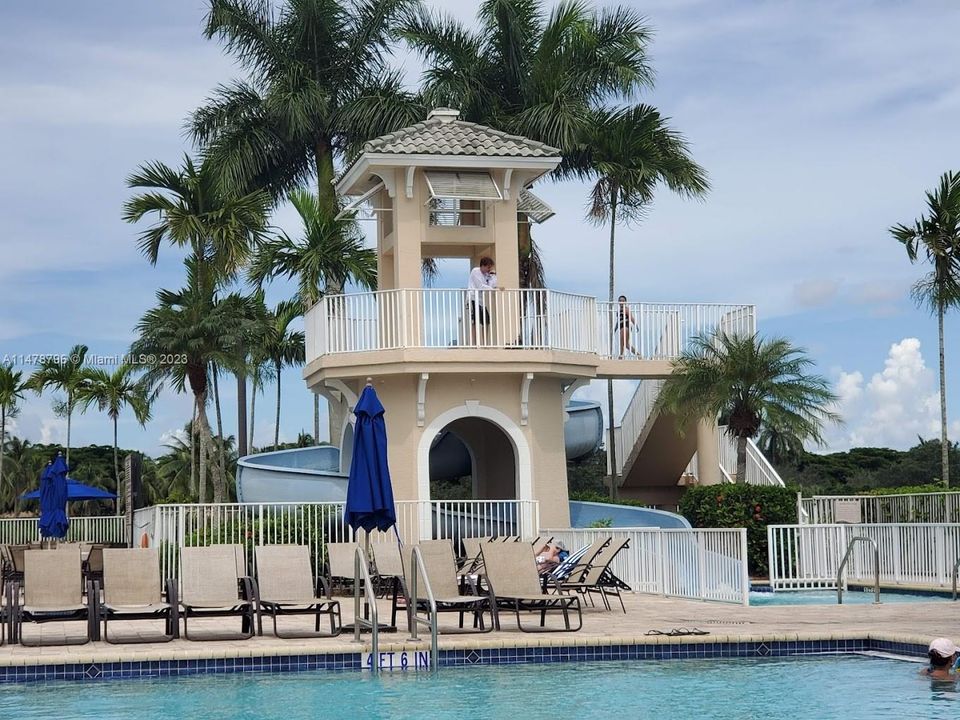 Recently Sold: $645,000 (3 beds, 2 baths, 1420 Square Feet)