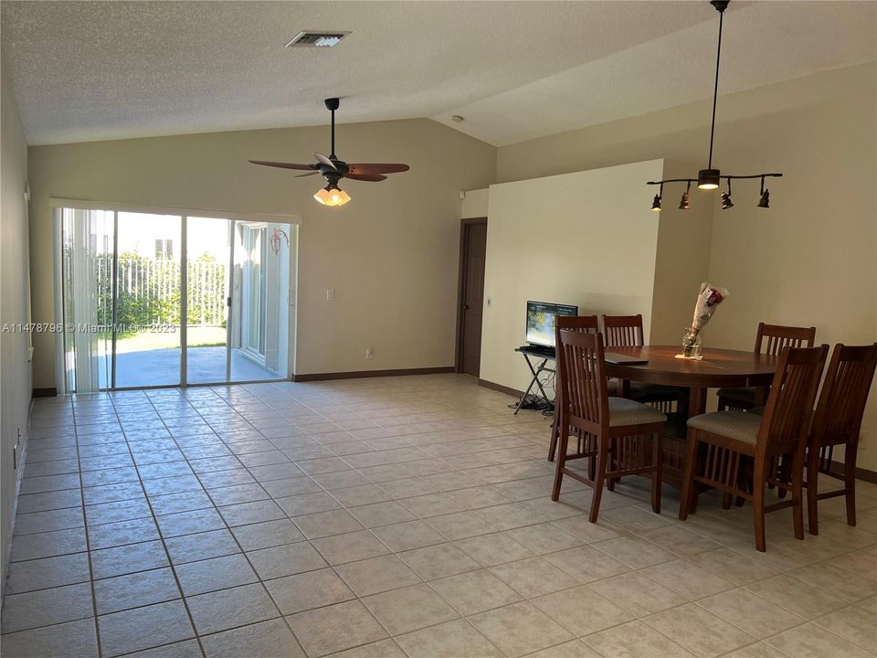 Living-room / Dining