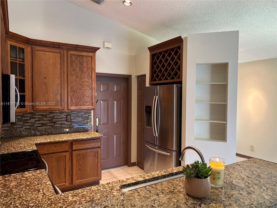 Recently Sold: $645,000 (3 beds, 2 baths, 1420 Square Feet)