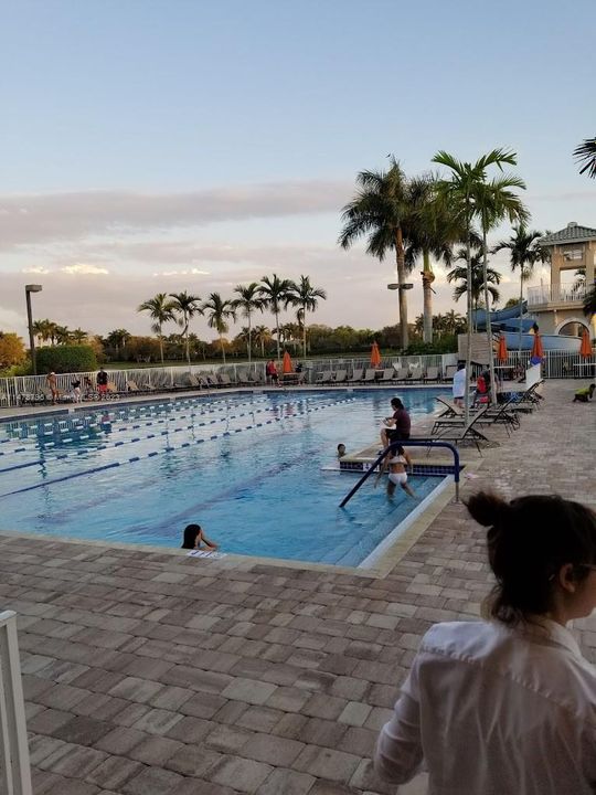 Recently Sold: $645,000 (3 beds, 2 baths, 1420 Square Feet)