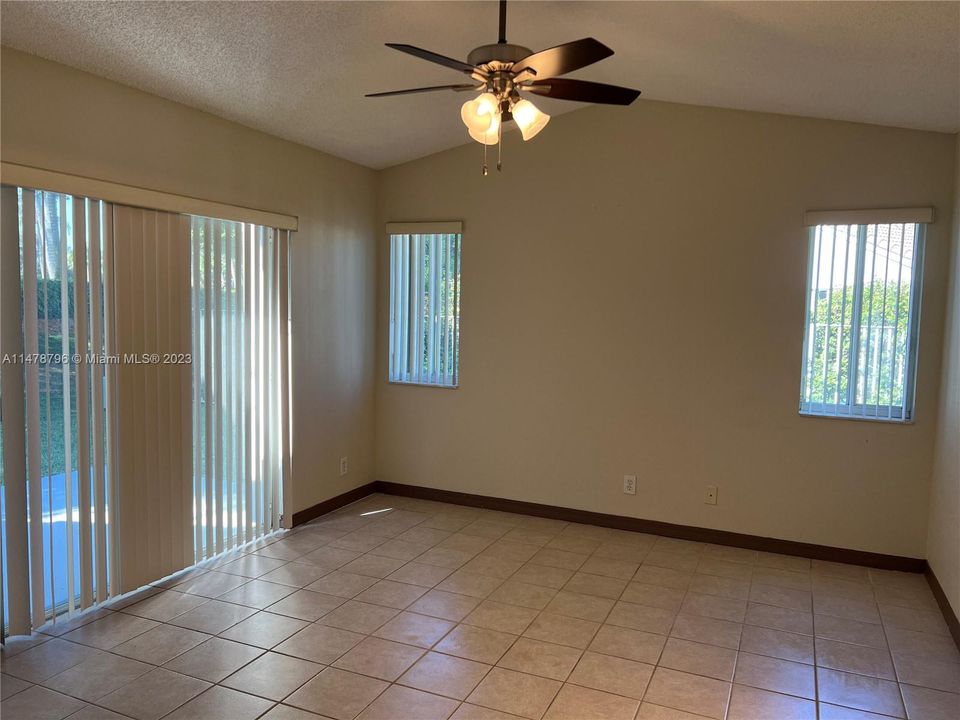 Recently Sold: $645,000 (3 beds, 2 baths, 1420 Square Feet)