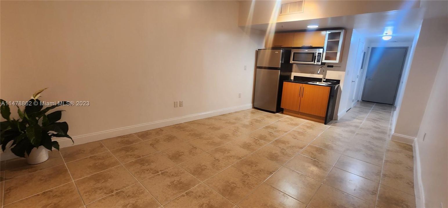 For Sale: $288,000 (0 beds, 1 baths, 404 Square Feet)