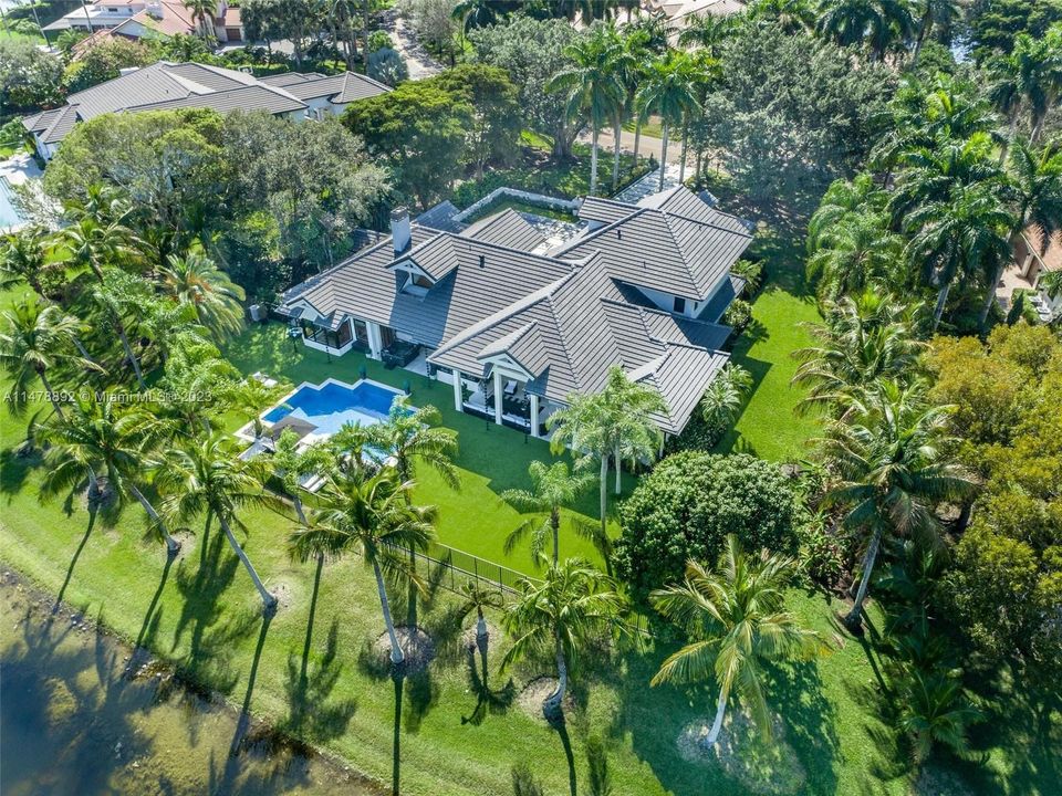 Recently Sold: $4,990,000 (6 beds, 6 baths, 5228 Square Feet)
