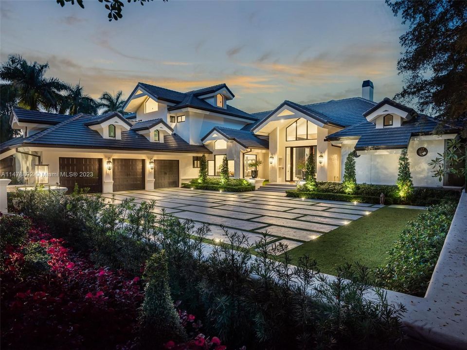 Recently Sold: $4,990,000 (6 beds, 6 baths, 5228 Square Feet)