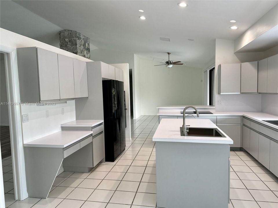 Recently Rented: $4,200 (4 beds, 2 baths, 2572 Square Feet)