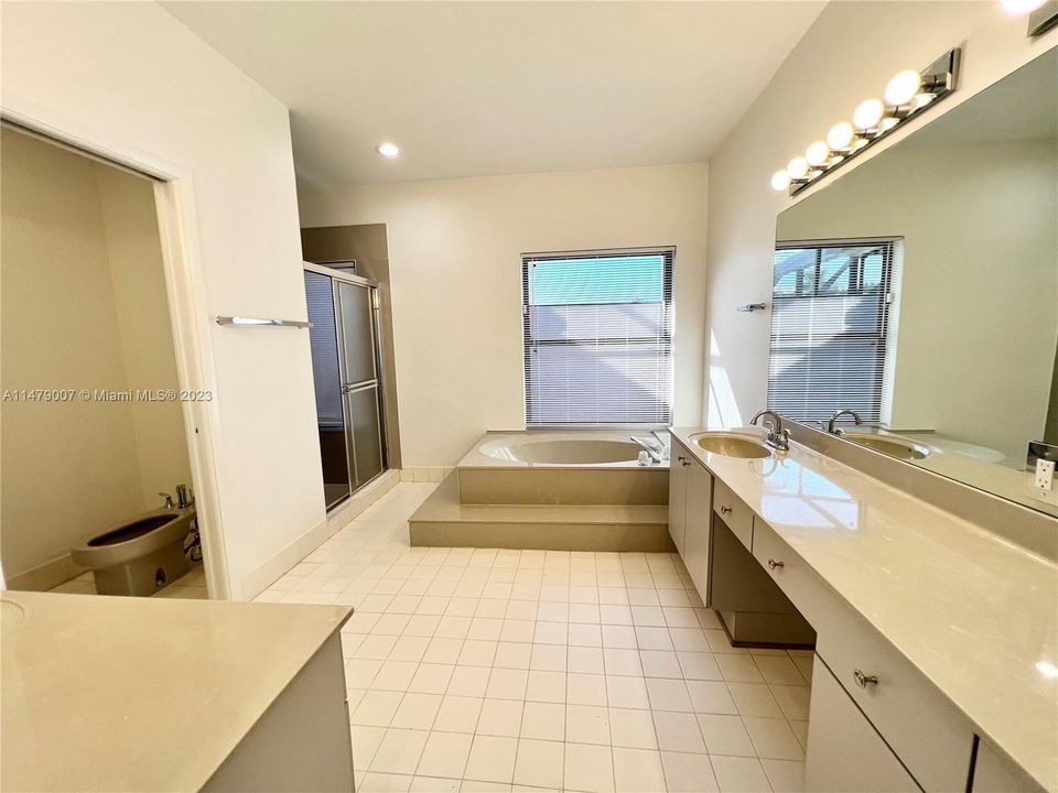 Recently Rented: $4,200 (4 beds, 2 baths, 2572 Square Feet)