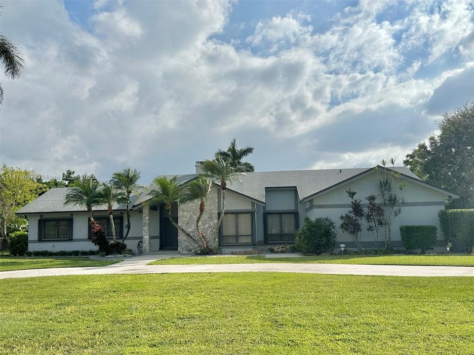 Recently Rented: $4,200 (4 beds, 2 baths, 2572 Square Feet)