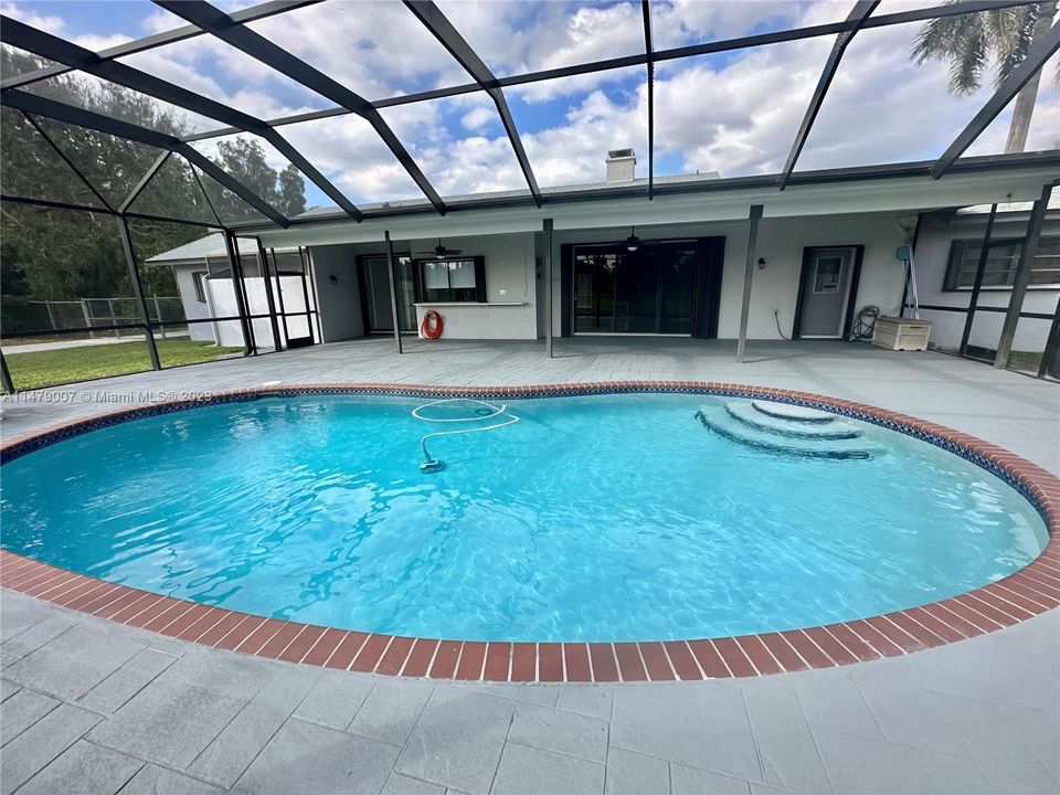 Recently Rented: $4,200 (4 beds, 2 baths, 2572 Square Feet)