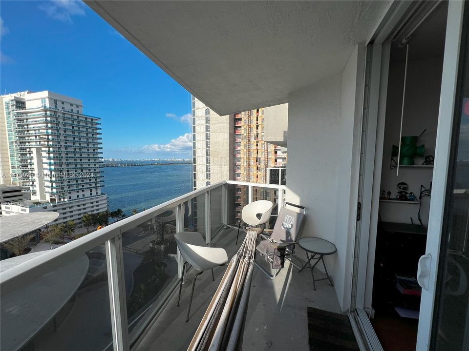 Recently Sold: $395,000 (1 beds, 1 baths, 663 Square Feet)