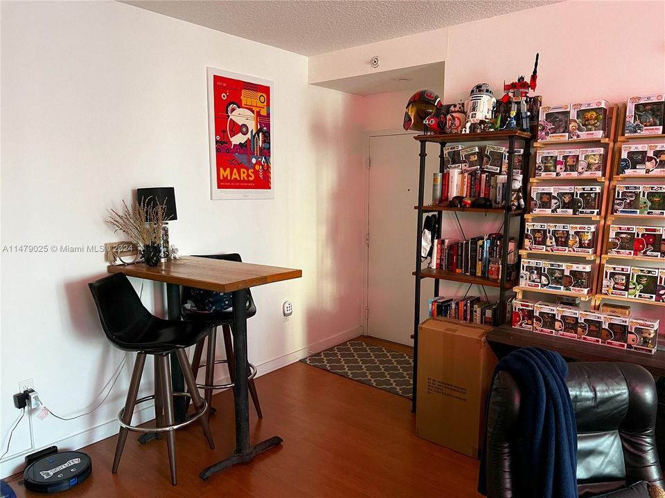 Recently Sold: $395,000 (1 beds, 1 baths, 663 Square Feet)