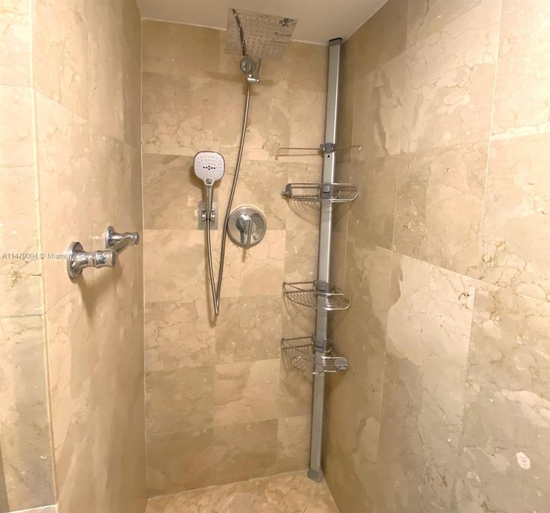 最近租的: $14,500 (2 贝兹, 2 浴室, 1407 平方英尺)