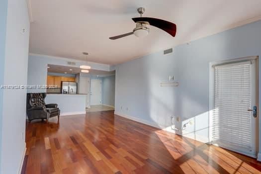 For Sale: $399,999 (2 beds, 1 baths, 1100 Square Feet)