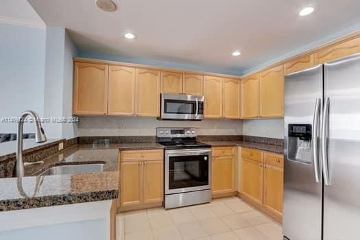 For Sale: $399,999 (2 beds, 1 baths, 1100 Square Feet)