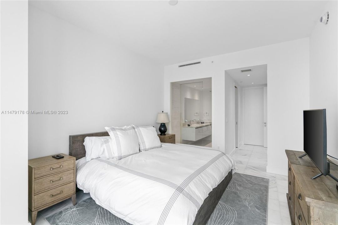 Recently Sold: $1,250,000 (2 beds, 2 baths, 1229 Square Feet)