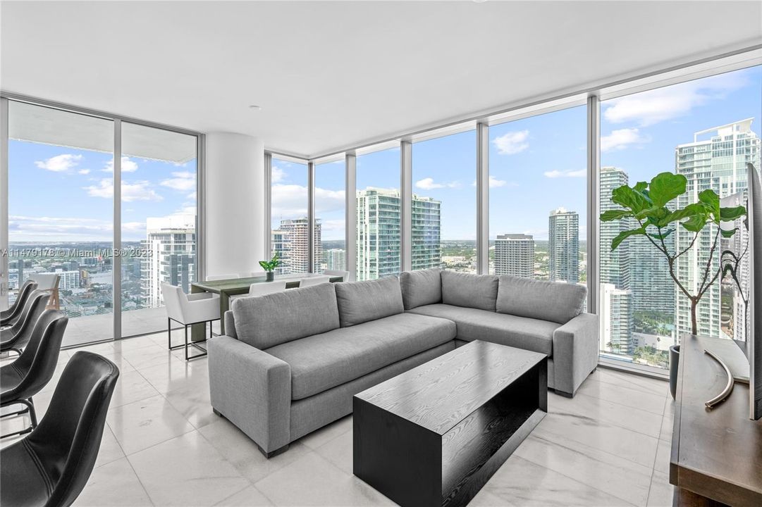 Recently Sold: $1,250,000 (2 beds, 2 baths, 1229 Square Feet)