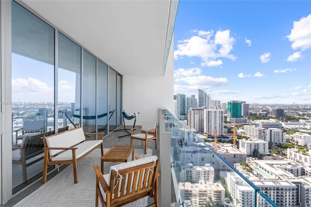 Recently Sold: $1,250,000 (2 beds, 2 baths, 1229 Square Feet)