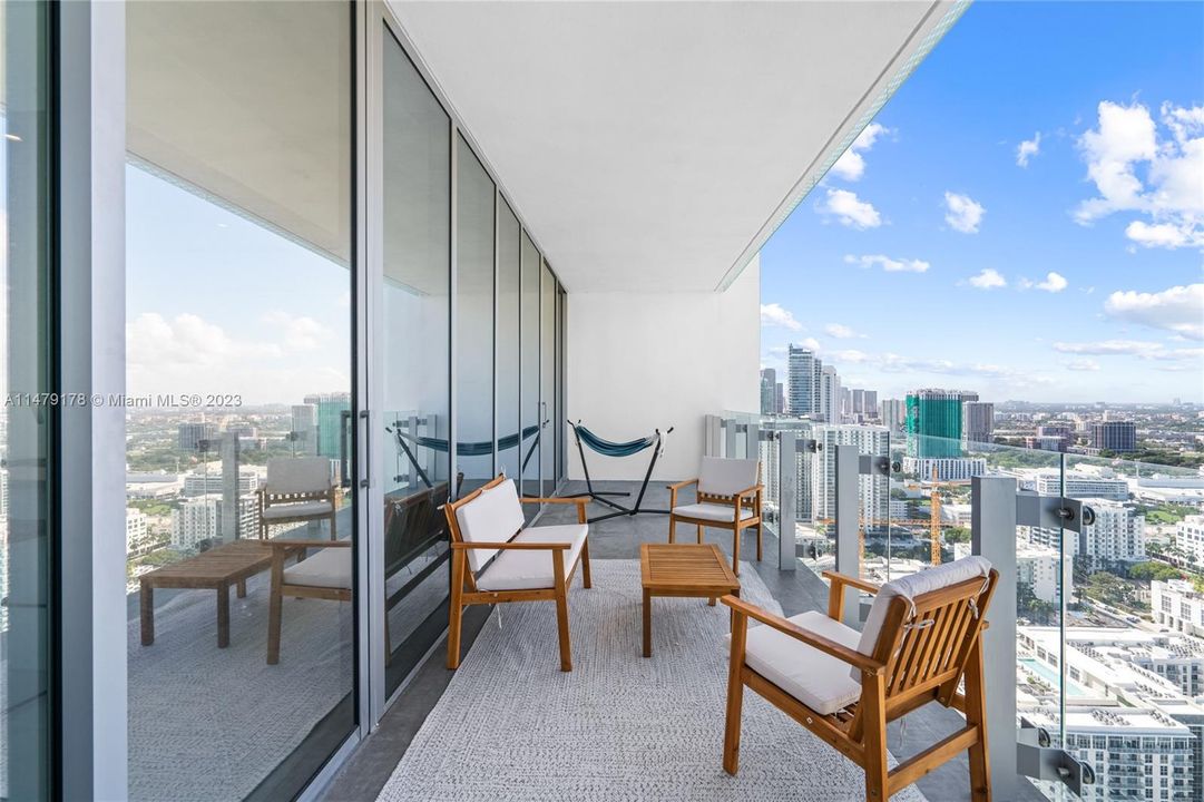 Recently Sold: $1,250,000 (2 beds, 2 baths, 1229 Square Feet)