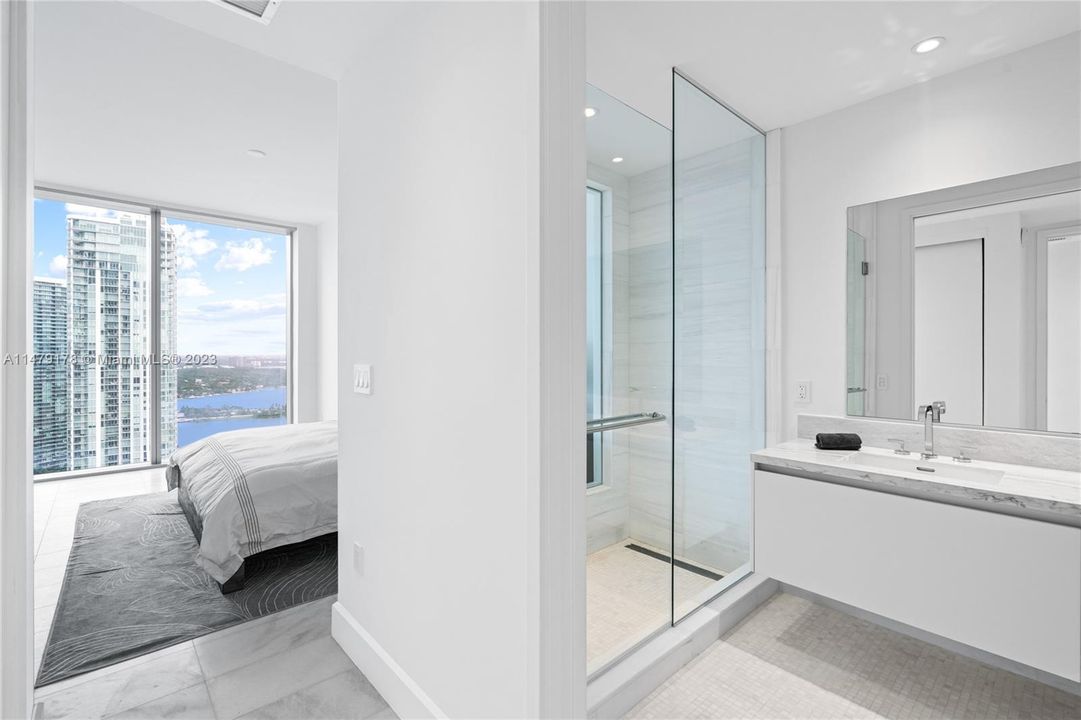 Recently Sold: $1,250,000 (2 beds, 2 baths, 1229 Square Feet)