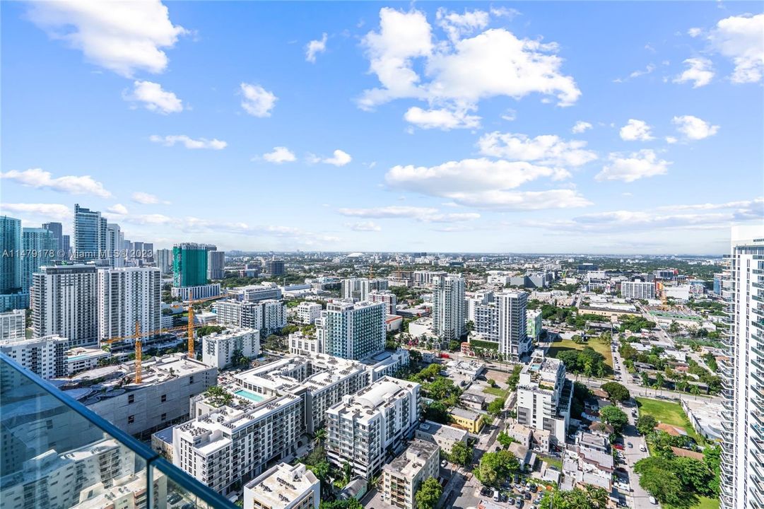 Recently Sold: $1,250,000 (2 beds, 2 baths, 1229 Square Feet)