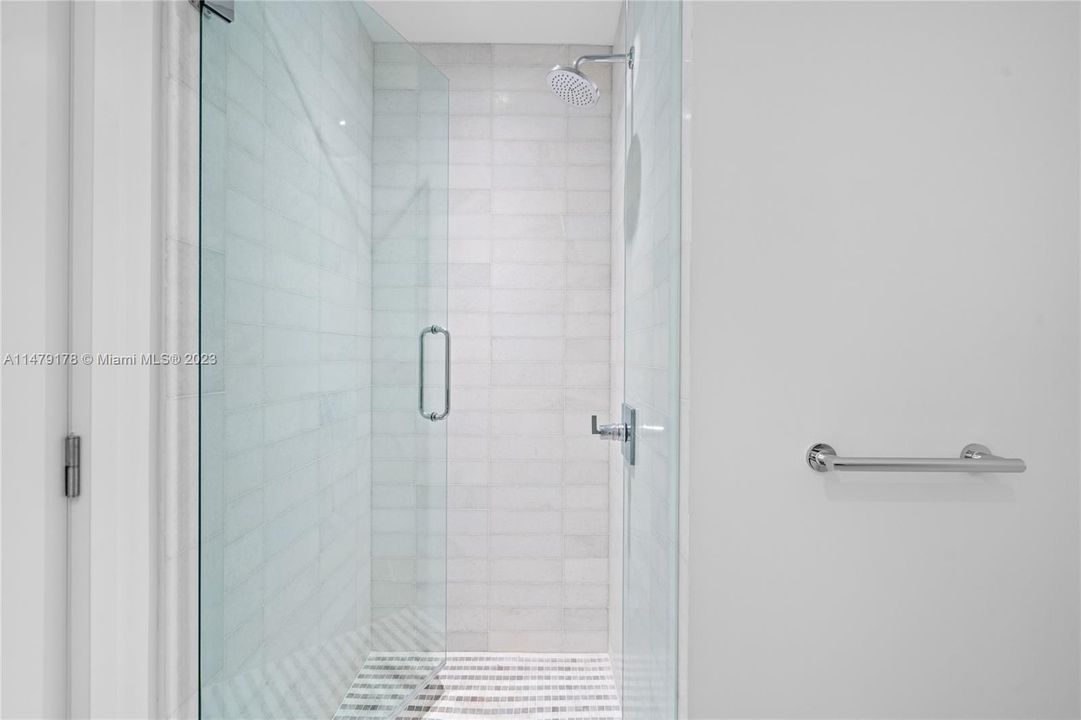 Recently Sold: $1,250,000 (2 beds, 2 baths, 1229 Square Feet)