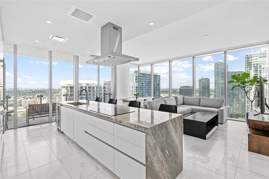 Recently Sold: $1,250,000 (2 beds, 2 baths, 1229 Square Feet)