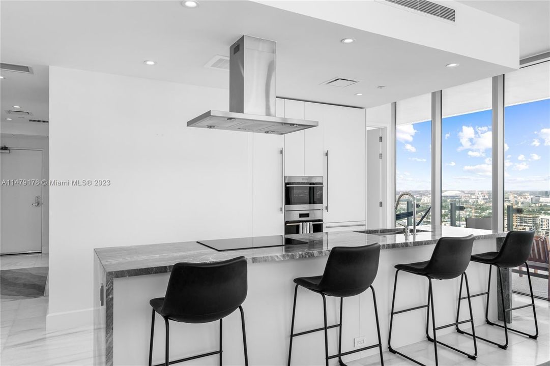 Recently Sold: $1,250,000 (2 beds, 2 baths, 1229 Square Feet)