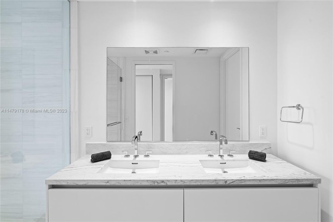 Recently Sold: $1,250,000 (2 beds, 2 baths, 1229 Square Feet)