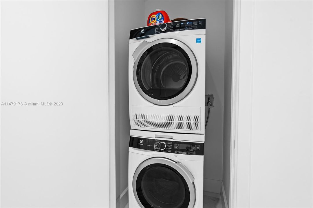 Recently Sold: $1,250,000 (2 beds, 2 baths, 1229 Square Feet)