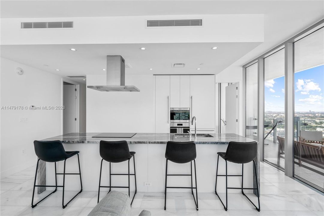 Recently Sold: $1,250,000 (2 beds, 2 baths, 1229 Square Feet)