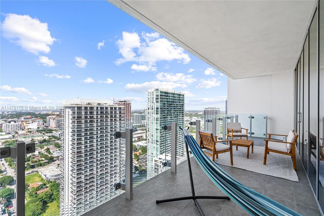Recently Sold: $1,250,000 (2 beds, 2 baths, 1229 Square Feet)