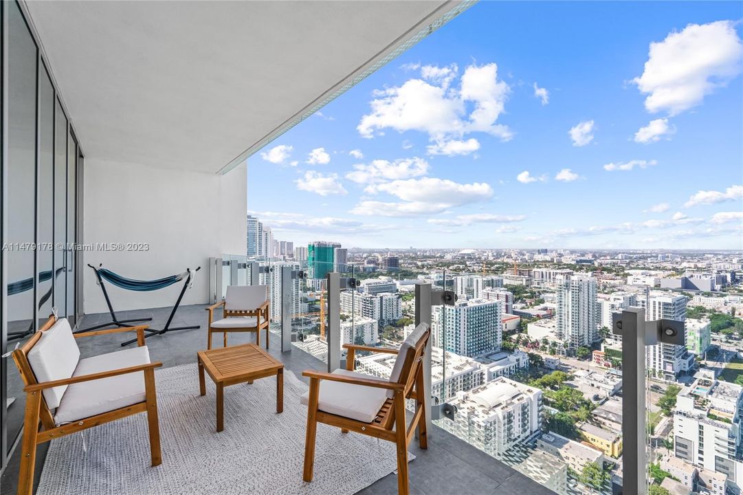 Recently Sold: $1,250,000 (2 beds, 2 baths, 1229 Square Feet)