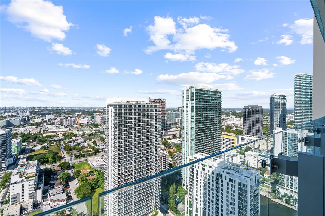 Recently Sold: $1,250,000 (2 beds, 2 baths, 1229 Square Feet)