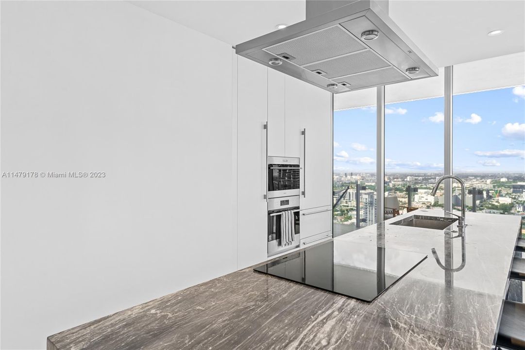 Recently Sold: $1,250,000 (2 beds, 2 baths, 1229 Square Feet)